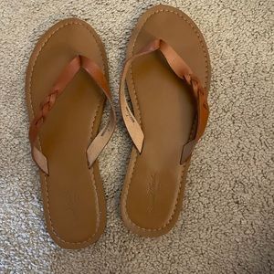 Universal Thread Sandals